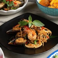 HIWPEEK Cafe & Restuarant หิ้วปีก คาเฟ่แอนด์เรสเตอรอง -