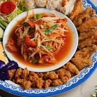 HIWPEEK Cafe & Restuarant หิ้วปีก คาเฟ่แอนด์เรสเตอรอง -