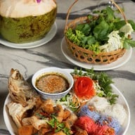 HIWPEEK Cafe & Restuarant หิ้วปีก คาเฟ่แอนด์เรสเตอรอง -