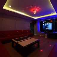 HIWPEEK Cafe & Restuarant หิ้วปีก คาเฟ่แอนด์เรสเตอรอง -