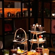 HIWPEEK Cafe & Restuarant หิ้วปีก คาเฟ่แอนด์เรสเตอรอง -