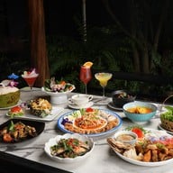 HIWPEEK Cafe & Restuarant หิ้วปีก คาเฟ่แอนด์เรสเตอรอง -