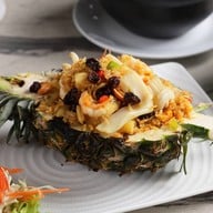 HIWPEEK Cafe & Restuarant หิ้วปีก คาเฟ่แอนด์เรสเตอรอง -