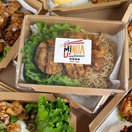 Minua บะหมี่ไก่กรอบ บรรทัดทอง จุฬาซอย5