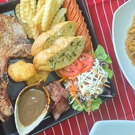 V8 สเต็กเฮ้าส์ ภูเก็ต