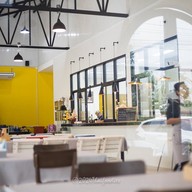 บรรยากาศ ร้านอาหารเครซี่-บี สเต็กเฮ้าส์ สวนผึ้ง