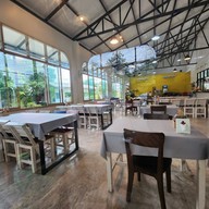 บรรยากาศ ร้านอาหารเครซี่-บี สเต็กเฮ้าส์ สวนผึ้ง