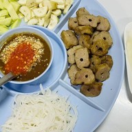 นฤมลแหนมเนือง