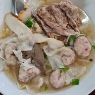 เมนูของร้าน เกี๊ยวปลานายเคี้ยม