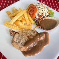 V8 สเต็กเฮ้าส์ ภูเก็ต