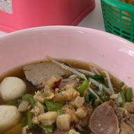 โกชุน ก๋วยเตี๋ยวเนื้อตุ๋น หมูตุ๋น ถนนบางกรวย-ไทรน้อย