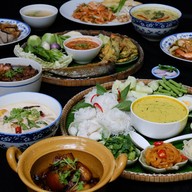 ครัวภูเก็ต×ลาวล่องใต้ (ข้าวราดแกงใต้ อาหารตามสั่ง อาหารอีสาน) ลาดพร้าว87แยก3