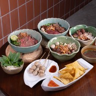ร้านก๋วยเตี๋ยวเรือวันจันทร์ -