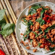 ครัวเจ๊น้อย อาหารตามสั่ง  เคหะร่มเกล้า