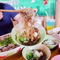 ก๋วยเตี๋ยวเรือลุงหนวด คลอง9 เตี๋ยวเรือลุงหนวด คลอง9