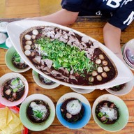 ก๋วยเตี๋ยวเรือลุงหนวด คลอง9 เตี๋ยวเรือลุงหนวด คลอง9