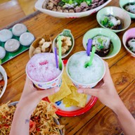 ก๋วยเตี๋ยวเรือลุงหนวด คลอง9 เตี๋ยวเรือลุงหนวด คลอง9