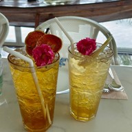 บ้านมาดาม คาเฟ่ & เรสเตอรองต์