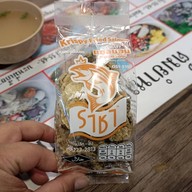 เมนูของร้าน ย้ง เย็นตาโฟ- ต้มยำหมูมะนาว -ข้าวหมูแดงหมูกรอบ - กาแฟสด
