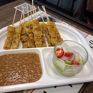 เมนูของร้าน ย้ง เย็นตาโฟ- ต้มยำหมูมะนาว -ข้าวหมูแดงหมูกรอบ - กาแฟสด