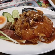 เมนูของร้าน ย้ง เย็นตาโฟ- ต้มยำหมูมะนาว -ข้าวหมูแดงหมูกรอบ - กาแฟสด