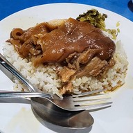 ข้าวขาหมูเบรคแตก