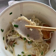 ลูกชิ้นปลาบรรทัดทอง ที่1 จส.100 บรรทัดทอง ปทุมวัน