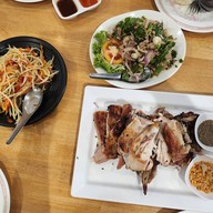 เมนูของร้าน ไก่ย่างพริกไทยดำ ห้าแยกพลับพลาไชย