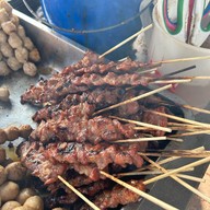 เมนูของร้าน ร้านหมูปิ้งสูตรอากง ตรงข้ามวัดสุทัศน์