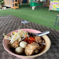 สถานีก๋วยเตี๋ยวไก่บุฟเฟ่ต์ จอหอ บึงทับช้าง