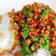 ครัวลุงนงค์ (ร้านกะเพราเป่าปากเดิม หอพักชื่นสุข) ลำปาง