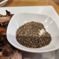 เมนูของร้าน ไก่ย่างพริกไทยดำ ห้าแยกพลับพลาไชย