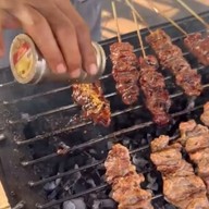 ร้านหมูปิ้งสูตรอากง ตรงข้ามวัดสุทัศน์