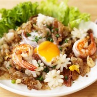 คั่วหอม ก๋วยเตี๋ยวคั่วไก่ห้าแยก เยาวราช ถนนนราธิวาสราชนครินทร์