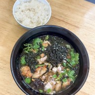 เกาเหลาสามหมูเฮียเลี้ยง