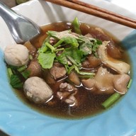 ก๋วยเตี๋ยวเนื้อตุ๋นยาจีน ตลาดวงเวียนใหญ่