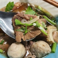 ก๋วยเตี๋ยวเนื้อตุ๋นยาจีน ตลาดวงเวียนใหญ่