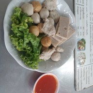 เมนูของร้าน ช้อนทองกอบัว ก๋วยเตี๋ยวลูกชิ้นหมู