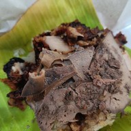 เมนูของร้าน เจ๊อ้อยข้าวเหนียวหน้าหมู คนสู้ชีวิต พหลโยธินเซนเตอร์