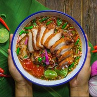 ข้าวหมูแดงหมูกรอบ by คุณจูน