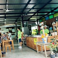 บรรยากาศ นำเพชร ก๋วยเตี๋ยวเนื้อ-หมู เพชรบุรี