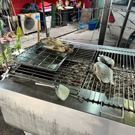 นายหงษ์ ปลาเผา