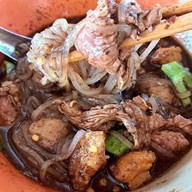 ก๋วยเตี๋ยวเรือ ป.ประทีป โพธิ์แจ้ ร้านพี่โต้ง