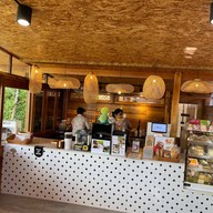 GOOD GOOSE กาแฟและขนม -