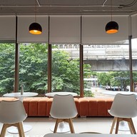 บรรยากาศ Sol bar Bts Ari -