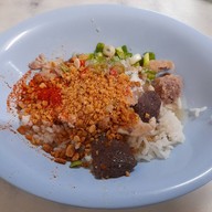 เมนูของร้าน ก๋วยเตี๋ยวไก่ไทยนายโต้งห้วยพลู สาขา2 สี่แยกกั่งบ๊วย