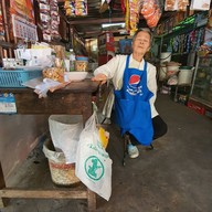 ก๋วยเตี๋ยวเจ๊ดิ่ง