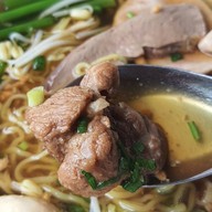 นำเพชร ก๋วยเตี๋ยวเนื้อ-หมู เพชรบุรี