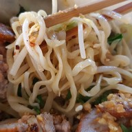 ก๋วยเตี๋ยวเจ๊ดิ่ง