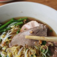 นำเพชร ก๋วยเตี๋ยวเนื้อ-หมู เพชรบุรี